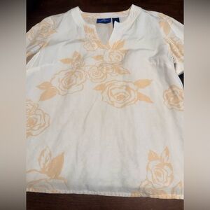 JH Collectibles Cream and Peach Top